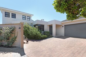 Parking - Vacation Villa 2WW (Cape Town)