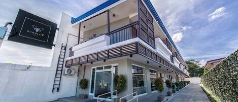 Fachada de la propiedad