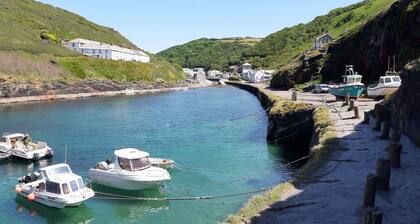 Neljän makuuhuoneen mökki satamasta, josta on upeat näkymät