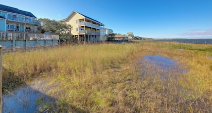 Seaside Cottage w/ Private Pier - 3 Miles to Beach