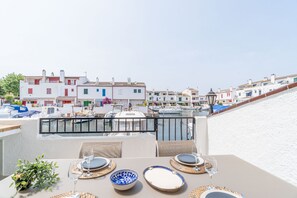 Outdoor dining - 195-Beautiful canal house with private mooring (Empuriabrava)
