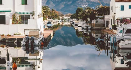 195-Magnifique maison sur le canal avec amarre privé