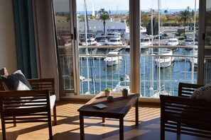 Interior - 358-Large studio with view canal and sea (Empuriabrava)