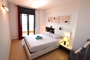 3 chambres, fer et planche à repasser, Wi-Fi gratuit