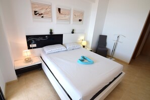 3 bedrooms, iron/ironing board, free WiFi - 154-Apartment high standing with sea's view and in the center (Empuriabrava)