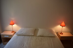 2 bedrooms, iron/ironing board, free WiFi
