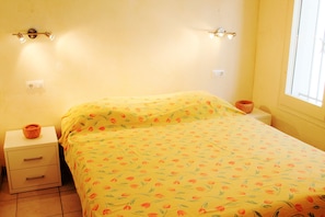 2 bedrooms, iron/ironing board