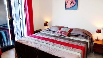 3 bedrooms, iron/ironing board, free WiFi