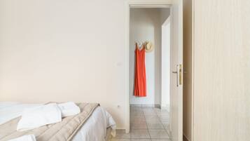 1 bedroom, iron/ironing board, internet, bed sheets