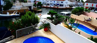 306-Magnificent modern house with pool private and mooring