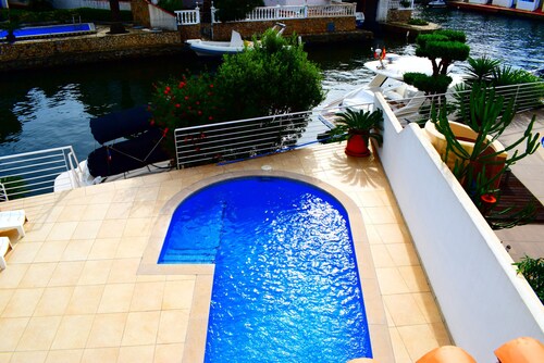 306-Magnificent modern house with pool private and mooring