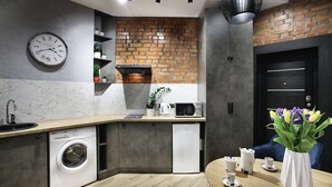 Standard Apartment (1) | Private kitchen | Fridge, microwave, stovetop, electric kettle - Allurapart Andersen (Kyiv)