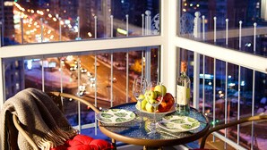 Deluxe Apartment | Balcony - Allurapart Andersen (Kyiv)