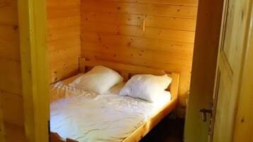 2 bedrooms, travel cot, free WiFi, wheelchair access