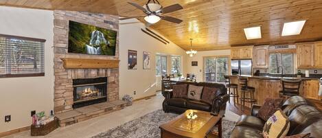 Télévision, cheminée, baby-foot