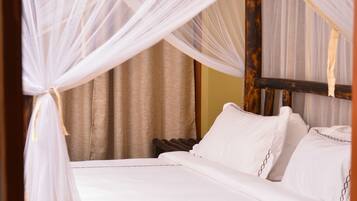 Einzelzimmer | Individuell dekoriert, individuell eingerichtet, Schreibtisch