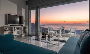 Smart-TV, DVD-Player, Bücher, Videothek