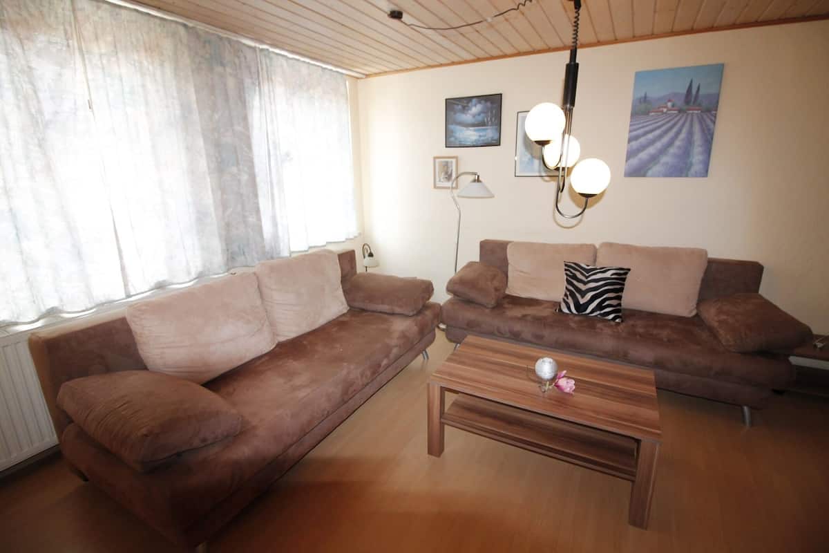 Familienapartment (Berg II) | Wohnzimmer | Fernseher