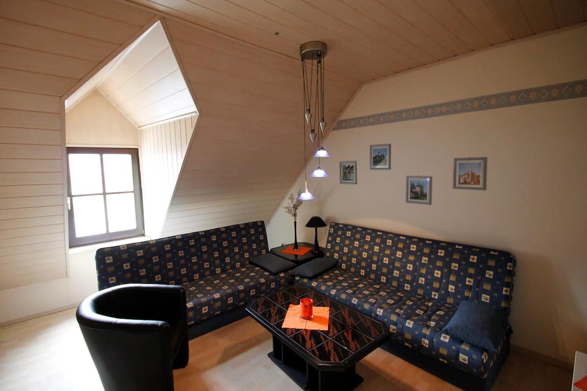 Familienapartment (Berg I) | Wohnbereich | Fernseher
