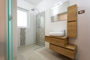 Premium Double Room | Bathroom | Free toiletries, hair dryer, towels, soap