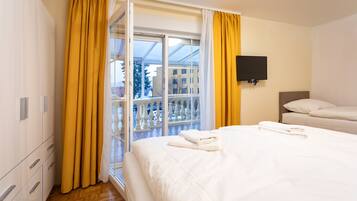 Basic Triple Room | Free WiFi, bed sheets