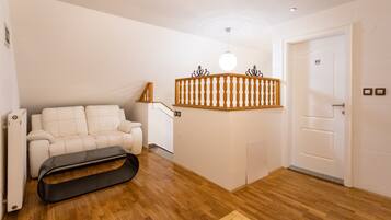 Coin salon dans le hall