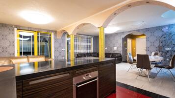 Coin salon dans le hall