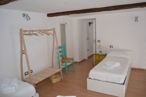 2 bedrooms, desk, iron/ironing board, free WiFi - APPARTAMENTO TORALDO - in the heart of the historic town center (Tropea)