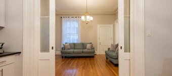 NEAR ALL ✪Perfect 5 Star Long Stay✪PARKING available - Executive RENTAL