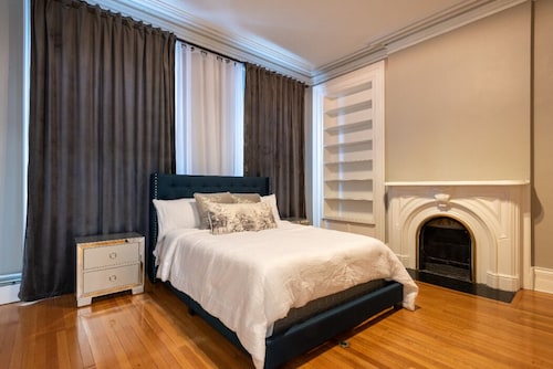 NEAR ALL ✪Perfect 5 Star Long Stay✪PARKING available - Executive RENTAL