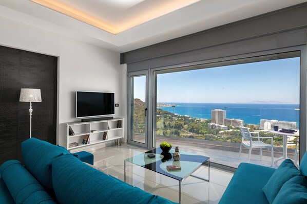 Smart TV, books, stereo