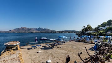 Una spiaggia nelle vicinanze