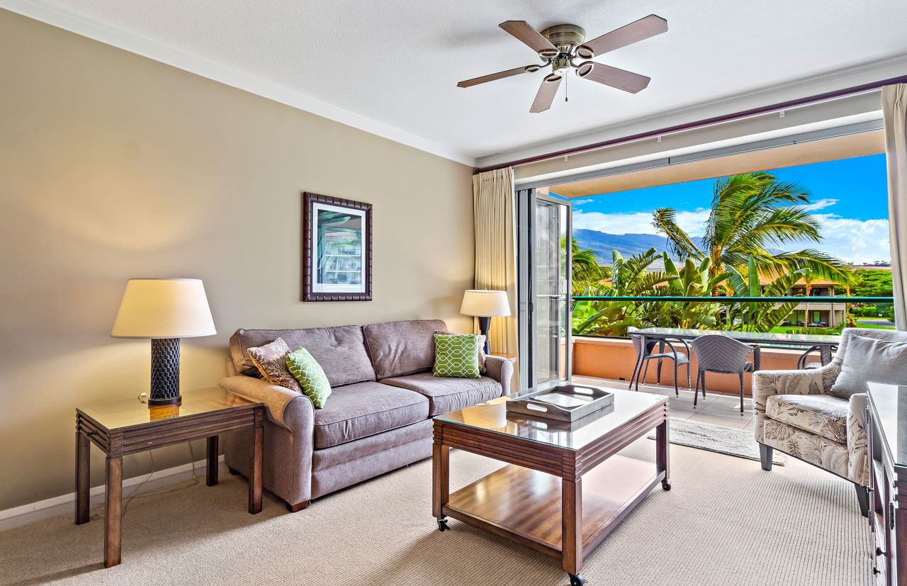 Flatskjerm-TV, DVD-spiller og stereoanlegg