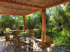 Phục vụ bữa sáng, bữa trưa, bữa tối, món Maroc