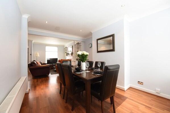 Honeysuckle House | In-room dining - Honeysuckle House (Chester)