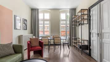 Large 2 Bedroom Apartment with Sofa Bed | Living area
