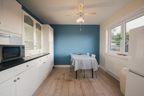 Deluxe Apartment | Private kitchen