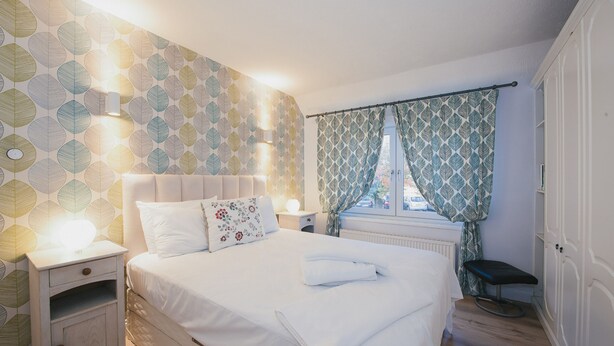 3 bedrooms, blackout drapes, iron/ironing board, WiFi (free) - Luxury Racecourse House ( Peymans) (Newmarket)