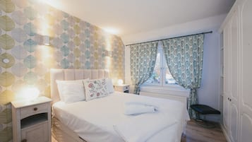Deluxe Apartment | 3 bedrooms, blackout curtains, iron/ironing board, free WiFi