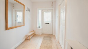 Hallway - Luxury Racecourse House ( Peymans) (Newmarket)