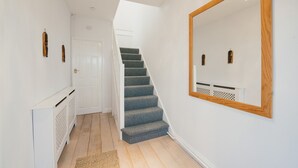 Staircase - Luxury Racecourse House ( Peymans) (Newmarket)