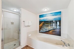 Towels - Gulf Front Corner Unit  Fantastic Views Free Beach Service! (Panama City Beach)