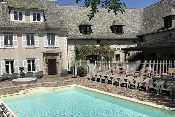 Sesongbasert utendørsbasseng