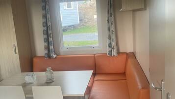 Maison mobile | Aire de séjour | Téléviseur à écran plat