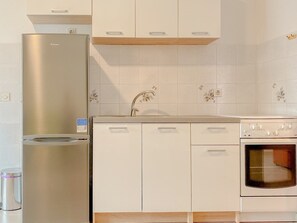 Appartement, 1 slaapkamer | Privékeuken | Een kookplaat, een koffiezetapparaat/waterkoker