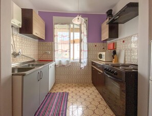 Apartment, Balcony | Private kitchen | Stovetop, coffee/tea maker, cookware/dishes/utensils