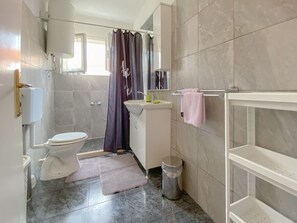 Apartment, Balcony | Bathroom | Shower, towels, soap, toilet paper