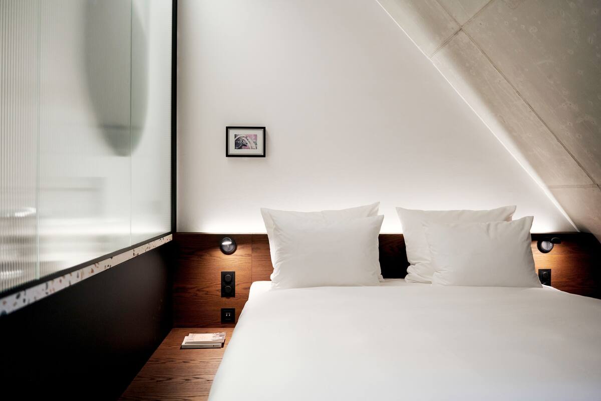 Kamar Double | Seprai premium, tirai kedap cahaya, kedap suara, dan Wi-Fi gratis