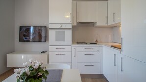 Studio (Apartment) | Private kitchen | Coffee/tea maker, fridge, oven, stovetop - Alenka (Novigrad)