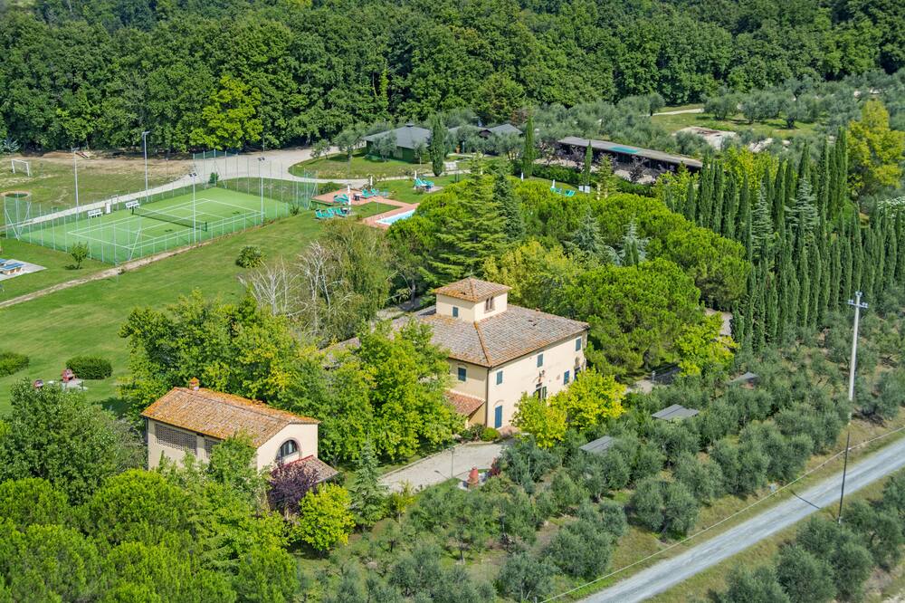 Villa Panconesi Two bedroom apartment (1) on the first floor \"COLOMBAIA\"